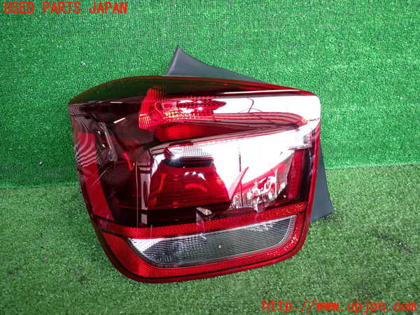 2UPJ-27021536]BMW M135i(1B30)(F20)左テールランプ 中古_m0001.jpg