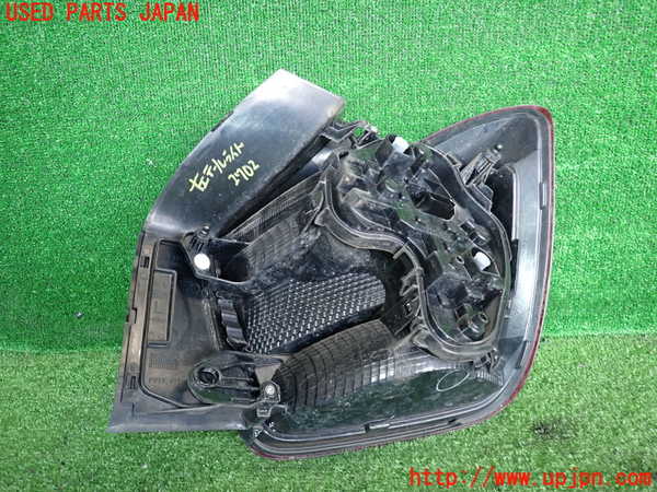 2UPJ-27021536]BMW M135i(1B30)(F20)左テールランプ 中古_m0002.jpg