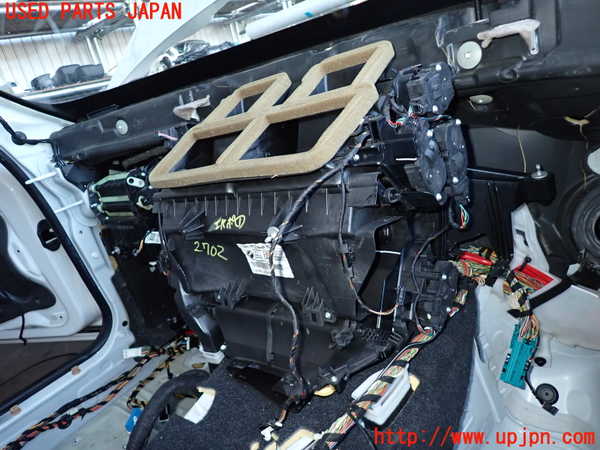 5UPJ-27026081]BMW M135i(1B30)(F20)エバポレーター1 中古_m0003.jpg