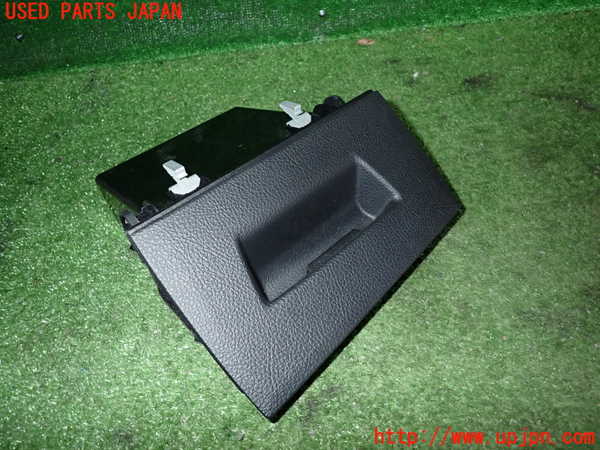 2UPJ-27027841]BMW M135i(1B30)(F20)小物入れ1 中古_m0001.jpg