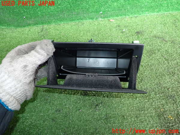 2UPJ-27027841]BMW M135i(1B30)(F20)小物入れ1 中古_m0003.jpg