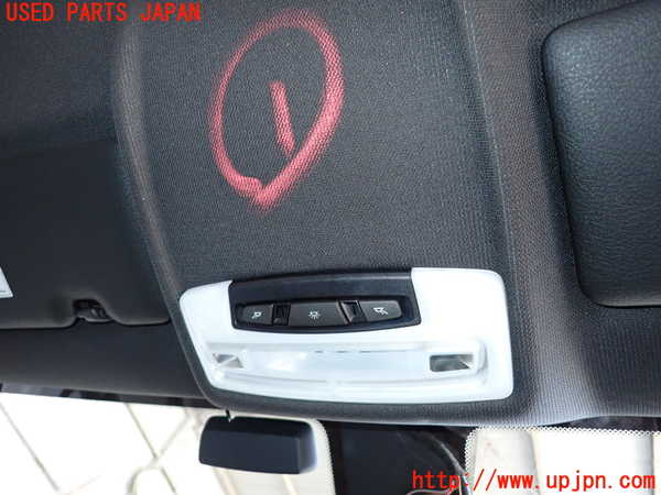 5UPJ-27026411]BMW M135i(1B30)(F20)ルームランプ1 (1列目真中) 中古_m0001.jpg