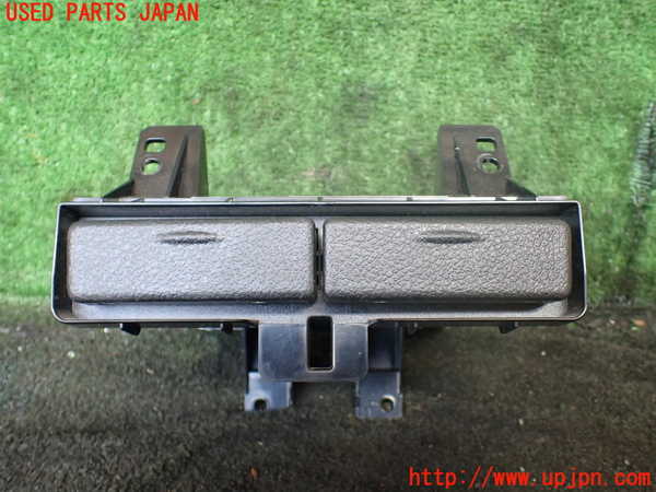 1UPJ-27047810]エルグランド E52系(TE52)ドリンクホルダー 中古_m0001.jpg