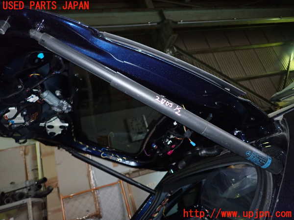 1UPJ-27051584]ベンツ CLA180 シューティングブレーク X117(117942)リアゲートダンパー 中古_m0001.jpg