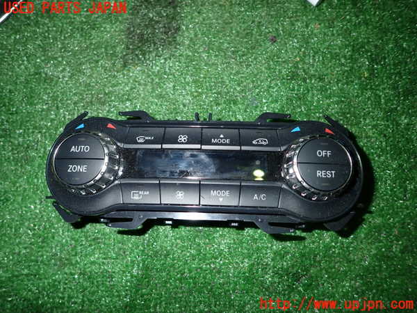 1UPJ-27056066]ベンツ CLA180 シューティングブレーク X117(117942)エアコンスイッチ1 中古_m0001.jpg