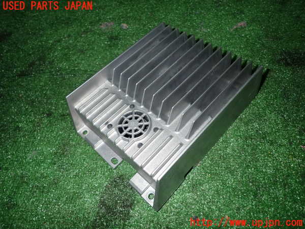 1UPJ-27056525]ベンツ CLA180 シューティングブレーク X117(117942)アンプ 中古_m0001.jpg