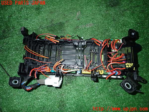 1UPJ-27056742]ベンツ CLA180 シューティングブレーク X117(117942)ヒューズボックス2 中古_m0002.jpg