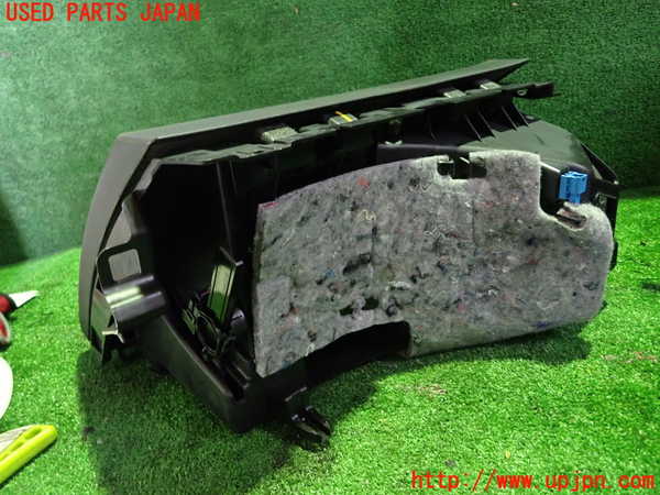1UPJ-27057516]ベンツ CLA180 シューティングブレーク X117(117942)グローブボックス1 中古_m0003.jpg