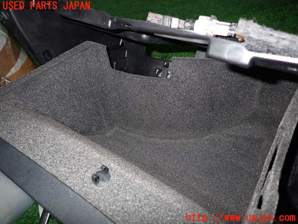 1UPJ-27057516]ベンツ CLA180 シューティングブレーク X117(117942)グローブボックス1 中古_m0004.jpg