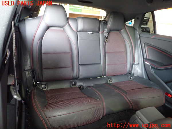 1UPJ-27057385]ベンツ CLA180 シューティングブレーク X117(117942)リアシート 中古_m0001.jpg