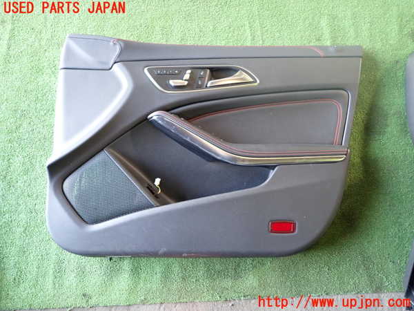 1UPJ-27051234]ベンツ CLA180 シューティングブレーク X117(117942)右前ドア内張り 中古_m0001.jpg