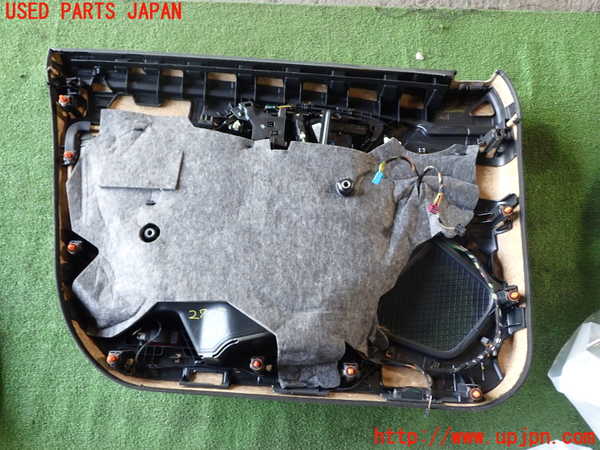 1UPJ-27051234]ベンツ CLA180 シューティングブレーク X117(117942)右前ドア内張り 中古_m0004.jpg