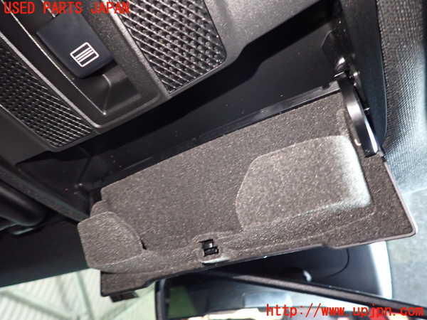 1UPJ-27056411]ベンツ CLA180 シューティングブレーク X117(117942)ルームランプ1 (1列目) 中古_m0002.jpg