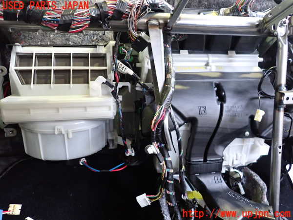2UPJ-27096081]アウトランダーPHEV(GG2W)エバポレーター1 中古_m0001.jpg