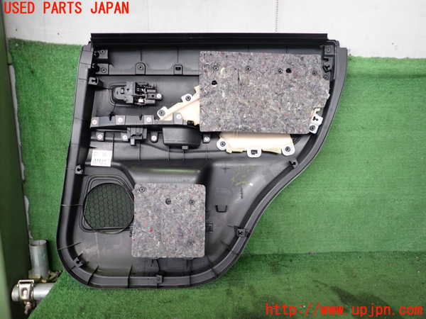 2UPJ-27091324]アウトランダーPHEV(GG2W)左後ドア内張り 中古_m0002.jpg