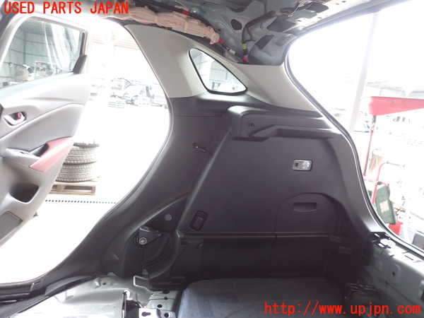 2UPJ-27117675]CX-3(DK5FW)右リアピラートリム 中古_m0001.jpg