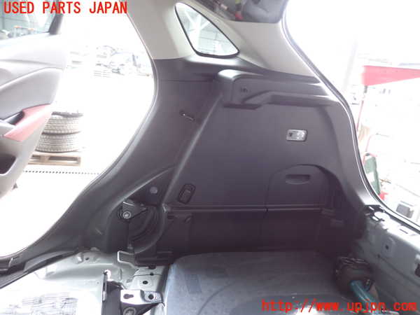 2UPJ-27117675]CX-3(DK5FW)右リアピラートリム 中古_m0003.jpg