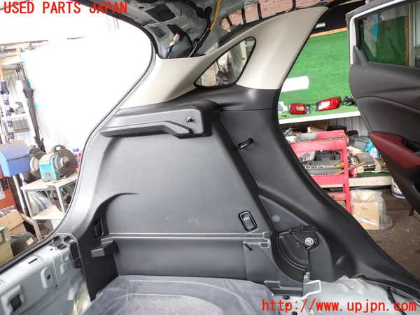 2UPJ-27117680]CX-3(DK5FW)左リアピラートリム 中古_m0001.jpg
