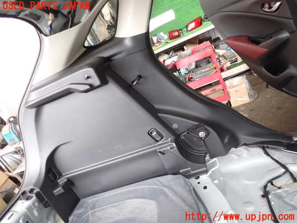 2UPJ-27117680]CX-3(DK5FW)左リアピラートリム 中古_m0003.jpg