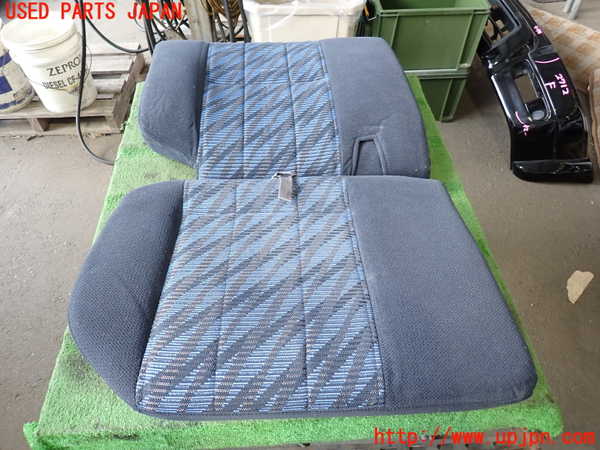 2UPJ-27127405]ハイラックスサーフ(RZN185W)右リアシート 中古_m0001.jpg
