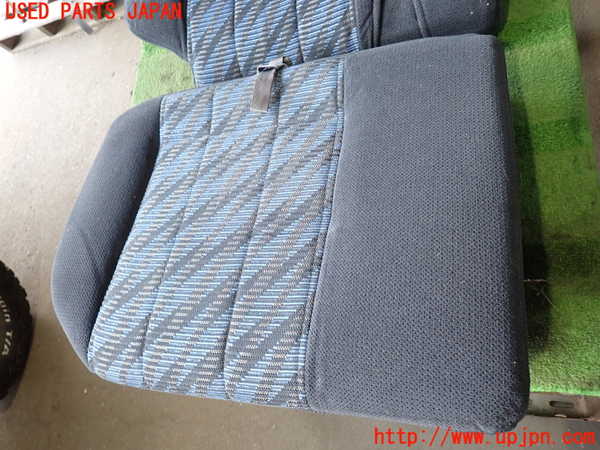 2UPJ-27127405]ハイラックスサーフ(RZN185W)右リアシート 中古_m0002.jpg