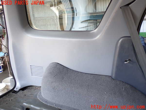 2UPJ-27127680]ハイラックスサーフ(RZN185W)左リアピラートリム 【ジャンク品】 中古_m0003.jpg