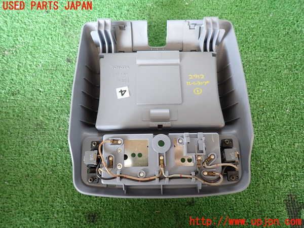 2UPJ-27126411]ハイラックスサーフ(RZN185W)ルームランプ1 (1列目真中) 中古_m0003.jpg