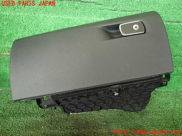 2UPJ-27137516]BMW M4 クーペ(3C30)グローブボックス1 中古 【F82】_m0001.jpg