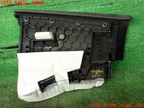 2UPJ-27137516]BMW M4 クーペ(3C30)グローブボックス1 中古 【F82】_m0005.jpg