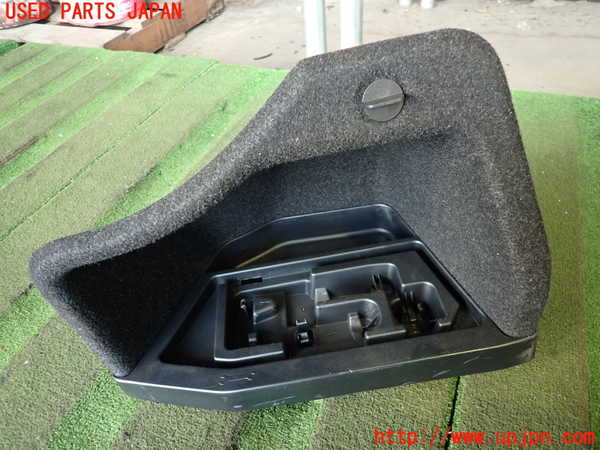 2UPJ-27137841]BMW M4 クーペ(3C30)小物入れ1 中古 【F82】_m0001.jpg