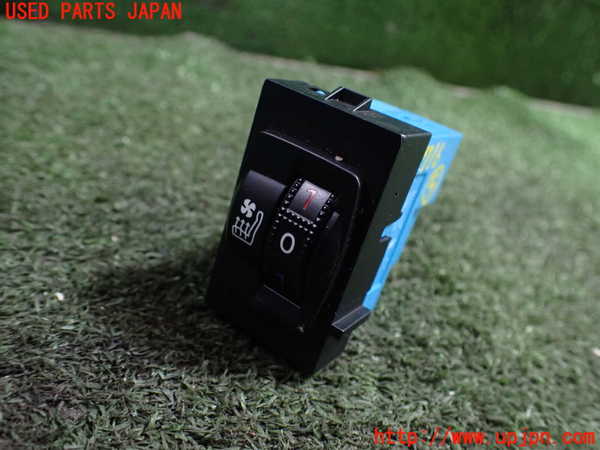 1UPJ-27166310]DSオートモビルズ ・DS 7(DS7 クロスバック)(X74AH01)スイッチ5(シートヒーター) 中古_m0001.jpg