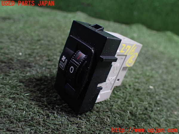 1UPJ-27166311]DSオートモビルズ ・DS 7(DS7 クロスバック)(X74AH01)スイッチ6(シートヒーター) 中古_m0001.jpg