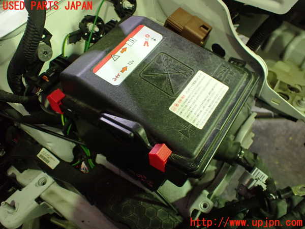 1UPJ-27166741]DSオートモビルズ ・DS 7(DS7 クロスバック)(X74AH01)ヒューズボックス1 中古_m0001.jpg