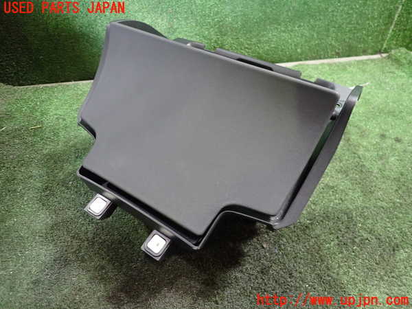 1UPJ-27167841]DSオートモビルズ ・DS 7(DS7 クロスバック)(X74AH01)小物入れ1 中古_m0001.jpg