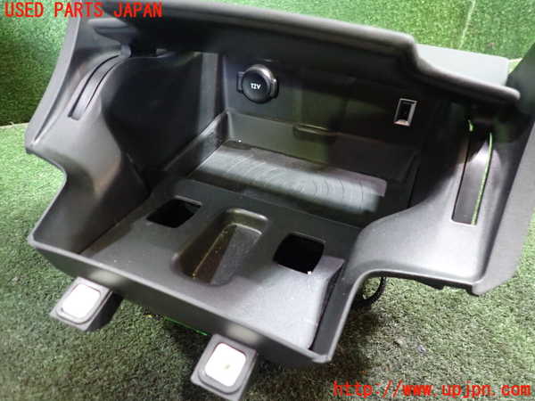 1UPJ-27167841]DSオートモビルズ ・DS 7(DS7 クロスバック)(X74AH01)小物入れ1 中古_m0002.jpg