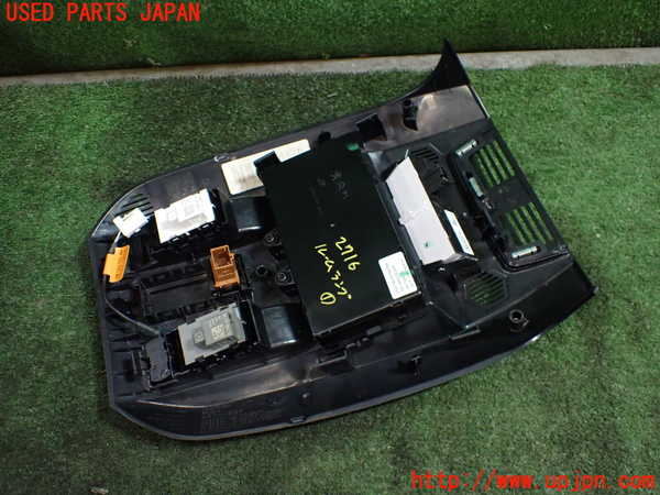 1UPJ-27166411]DSオートモビルズ ・DS 7(DS7 クロスバック)(X74AH01)ルームランプ1 中古_m0002.jpg