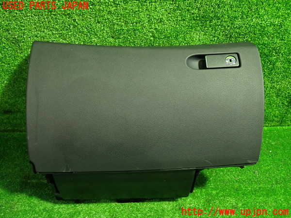 1UPJ-27187516]ベンツ C180 クーペ C204(204349)グローブボックス1 中古_m0001.jpg