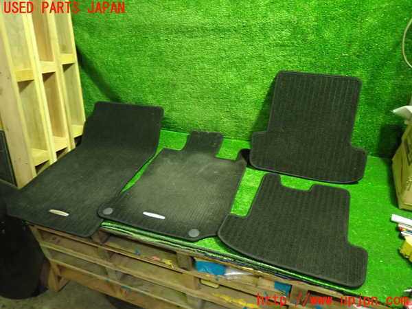 1UPJ-27187800]ベンツ C180 クーペ C204(204349)フロアマット 中古_m0001.jpg