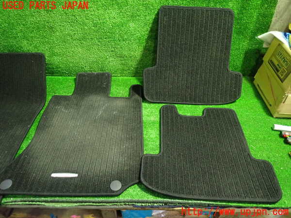1UPJ-27187800]ベンツ C180 クーペ C204(204349)フロアマット 中古_m0002.jpg