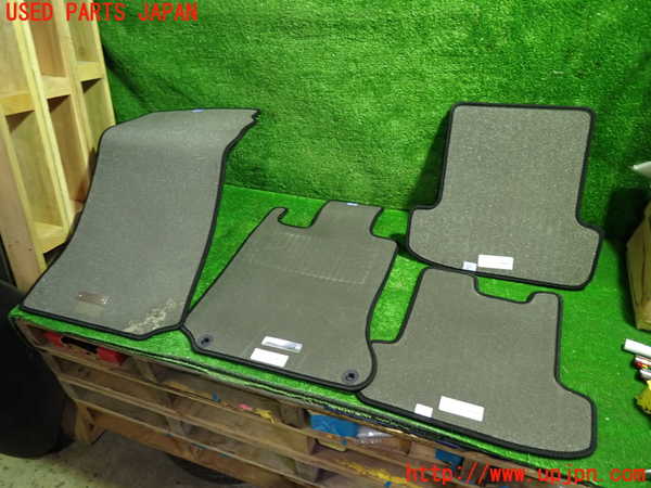 1UPJ-27187800]ベンツ C180 クーペ C204(204349)フロアマット 中古_m0004.jpg