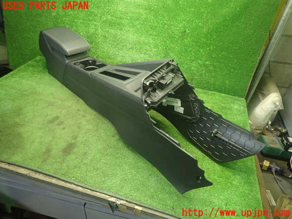 5UPJ-27197540]VW ゴルフ(CDDLA)センターコンソール ジャンク部品取り_m0001.jpg