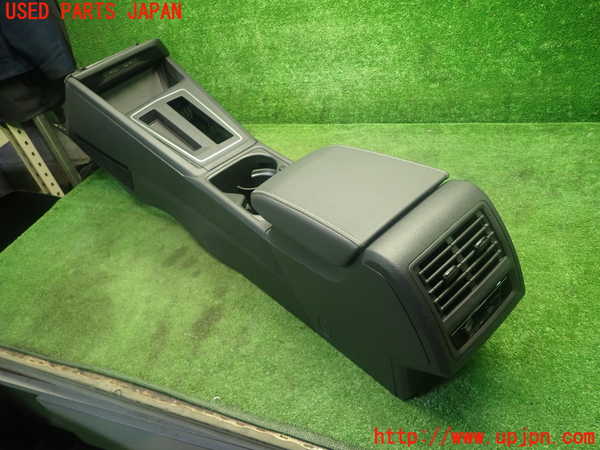 5UPJ-27197540]VW ゴルフ(CDDLA)センターコンソール ジャンク部品取り_m0002.jpg