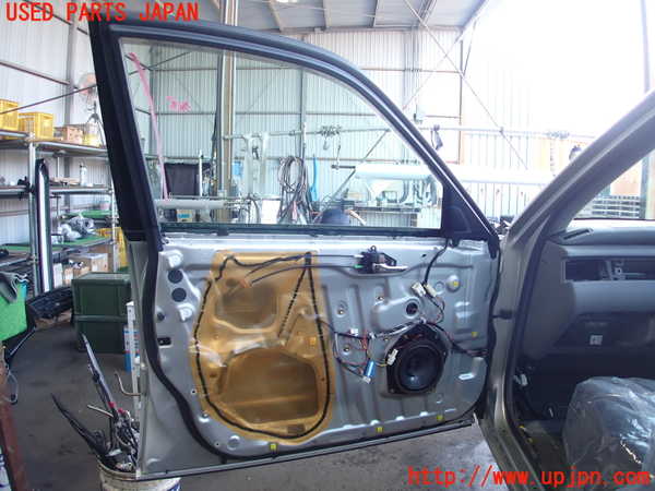 2UPJ-27211260]クラウン エステート(JZS171W)左前ドア (M505) 中古_m0005.jpg