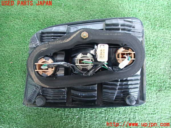 2UPJ-27211550]クラウン エステート(JZS171W)右リアフィニッシャー 中古_m0002.jpg