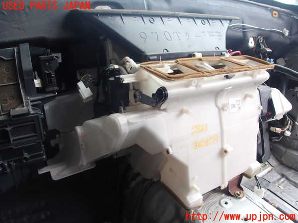 2UPJ-27216081]クラウン エステート(JZS171W)エバポレーター1 中古_m0002.jpg