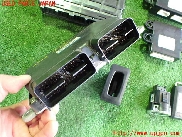 2UPJ-27226110]アウトランダーPHEV(GG2W)エンジンコンピューター 中古_m0003.jpg