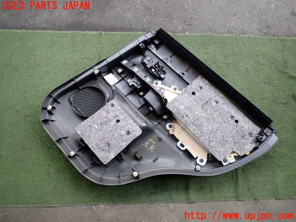 2UPJ-27221324]アウトランダーPHEV(GG2W)左後ドア内張り 中古_m0004.jpg