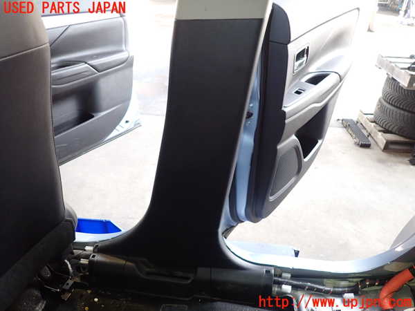 2UPJ-27227665]アウトランダーPHEV(GG2W)右センターピラートリム 中古_m0002.jpg
