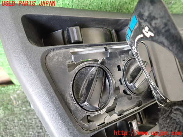 5UPJ-27246066]ハイゼット カーゴ(S700V)エアコンスイッチ1 中古_m0002.jpg