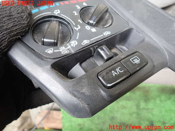 5UPJ-27246066]ハイゼット カーゴ(S700V)エアコンスイッチ1 中古_m0003.jpg